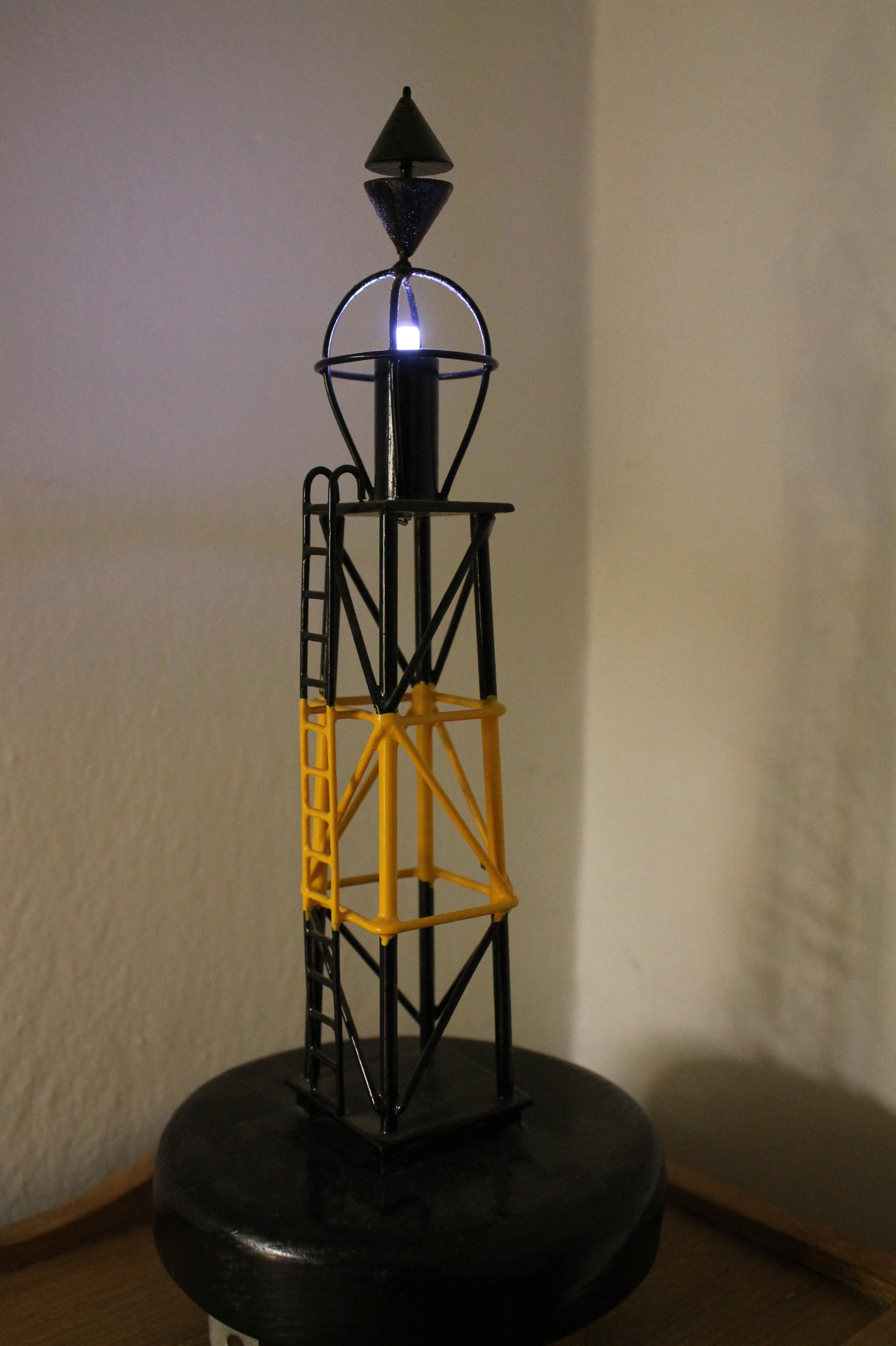 Plovoucí model boje - Kardinální znak "East"